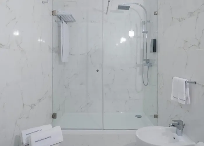 弗拉多罗海滩温泉精品酒店 欧瓦